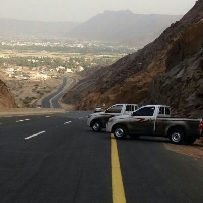 ‏‏‏مَآ آجمَل آن يَكون لَديِكَ شَخصٌ لايَعرِف لِلنَومِ مَعنَى 
 قَبلَ آن يَطمَئِن عَليِكَ ♥