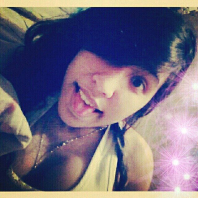 Desastre + ciúmes + sarcasmo + irônia + bagunça + insegurança + chatisse + irritância + timidez
 + esquisitisse + loucura + sonhos = eu :)