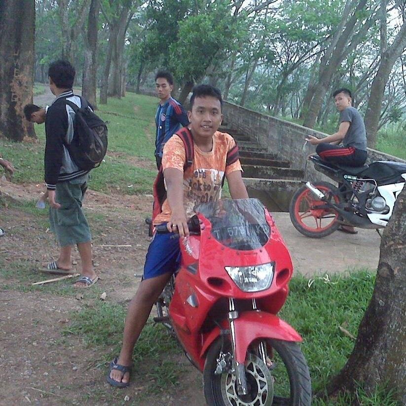 roy_madriddista's profile picture. CINTAILAH SESAMA MU SEPERTI DIRI MU MENCINTAI DIRI MU SENDIRI  ; 

love your neighbor as you love yourself


DI PT .BLACKBERRY INDONESIA JAYA INDAH