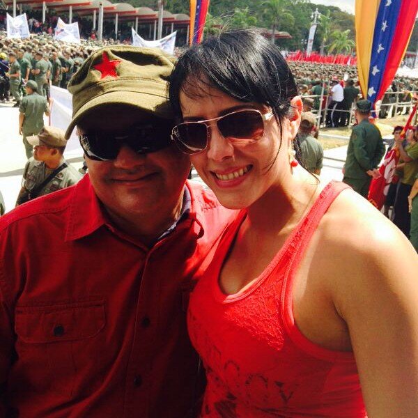 Venezolana comprometida con la Revolución bajo la doctrina Chavista