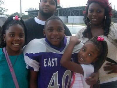 avisfintae19822's profile picture. 