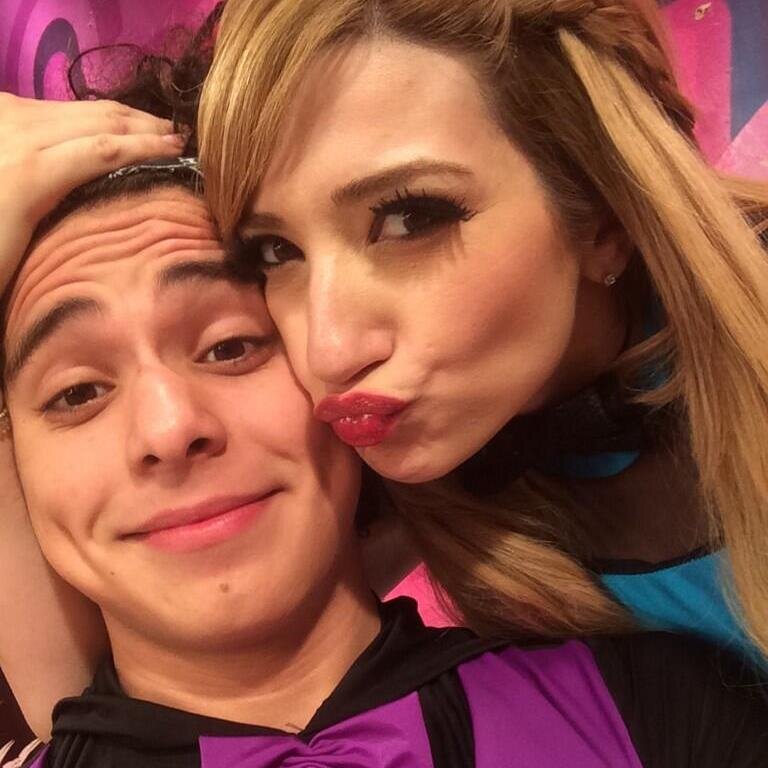 twiter 2 vivi19_c  soy fan de acábatelo, amo a Brandon meza, amo el #Broopy... mis ídolos jazmin, Arely, Yuli, Gaby, la Wera Sosa, Alex, Snoopy, Jerry, etc.....