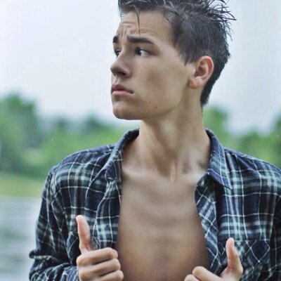 just a typical whitesider, wanting a tweet/follow from jacob @JacobWhitesides