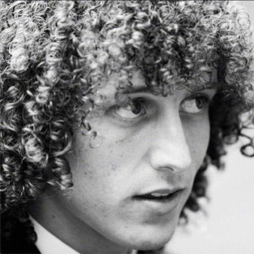 Os dentes não foram feitos somente para morder, devemos sorrir -David Luiz