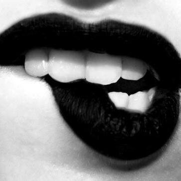 Simplemente publico mi forma de pensar, lo que me interesa,  me molesta, me gusta, frases, absolutamente todo.  *chica enamorada, aunque no correspondida* ...