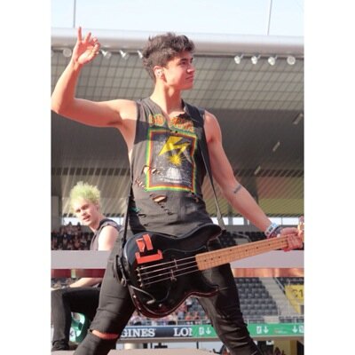 free follow from @the5sosdonut