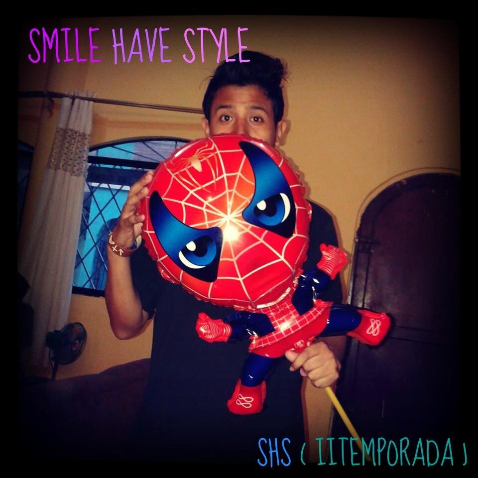 alegre divertido amigable frikie :3