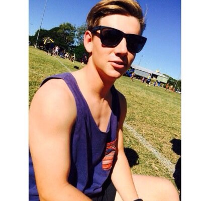 if you're reading this tweet me 'let's bang'