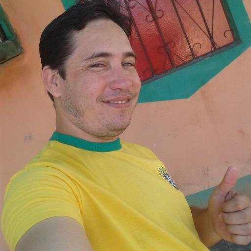 Sou uma pessoa simples e de bom coração.
Deus é o centro de tudo em minha vida.
amém.   :)
