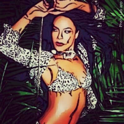 I'm cool and smart and I don't play over family or friends and I'm an Aaliyah Fan Forever till I die love my family and role model. Moving to New York City!