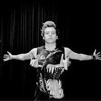antisocial queen // secondary owner; annie @calumhoodpout ☯