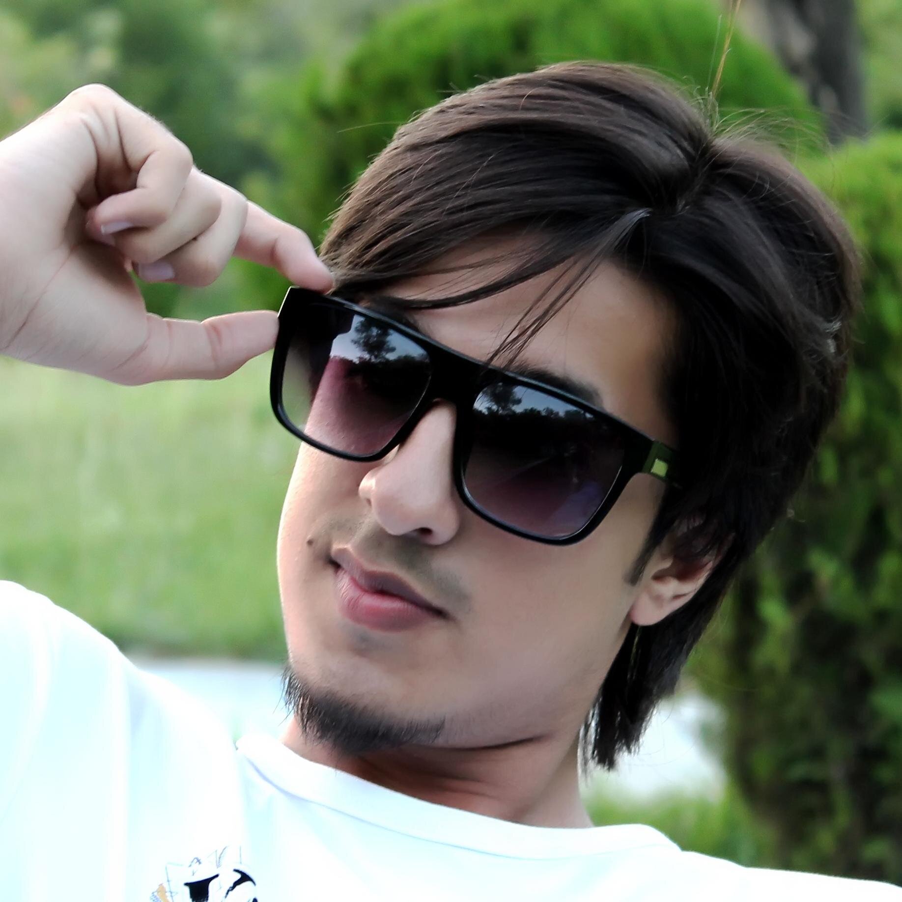 A Pround Pakistani, Model, Student, Creative Editor, Photography, Friendly, Loving, Poetry addict. #iArslanMehmood