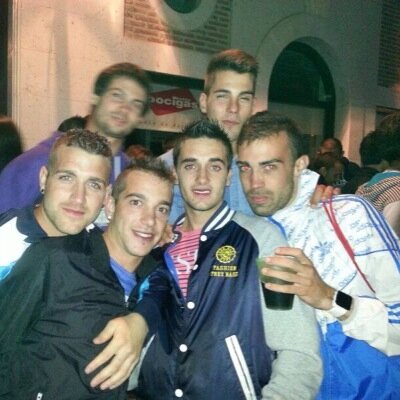 miralo!! sientelo!! pa alante hasta que el cuerpo aguante!! voy a.. voy a...siempre nos queda la esperanza de que el tiempo se pare!!!