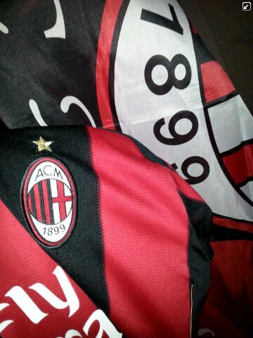 Extremadamente fanático al fútbol (AC.MILAN) por supuesto me gusta el joropo y regionalista que viva la pascua (QUE CONTRASTE NO)
