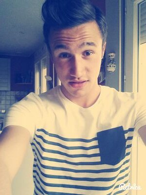 Salut moi c'est kenny. | 18ans. 
Snapchat: Kennylap
Instagram: Kenny lap
Facebook: Kéké lapirot