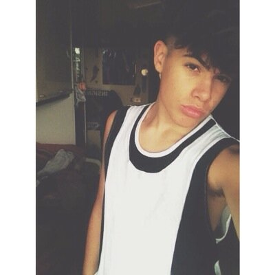 Hi; I'm italian guy•Follow me•Justin Bieber is my drug•It's all about SWAG♛•Believe in your dream•BIZZLE♛•let's make the world better•15 years old
