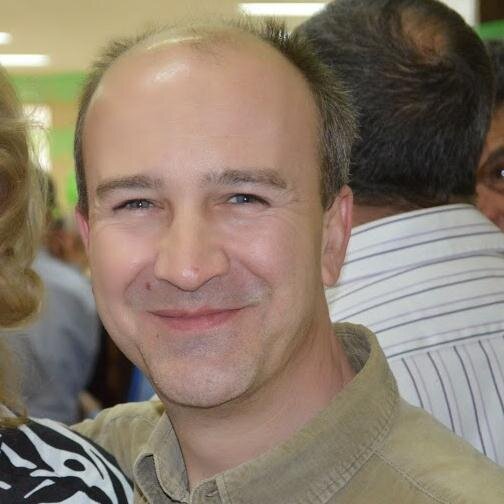 Funcionario informático. Trabaja en el CAT de la AEAT