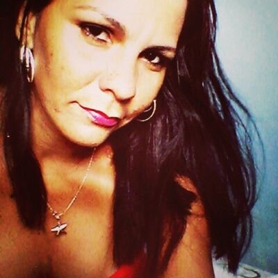 Sou apaixonada pela vida, por  todos os encontros e desencontros que ela me proporciona. F E L I Z !!!