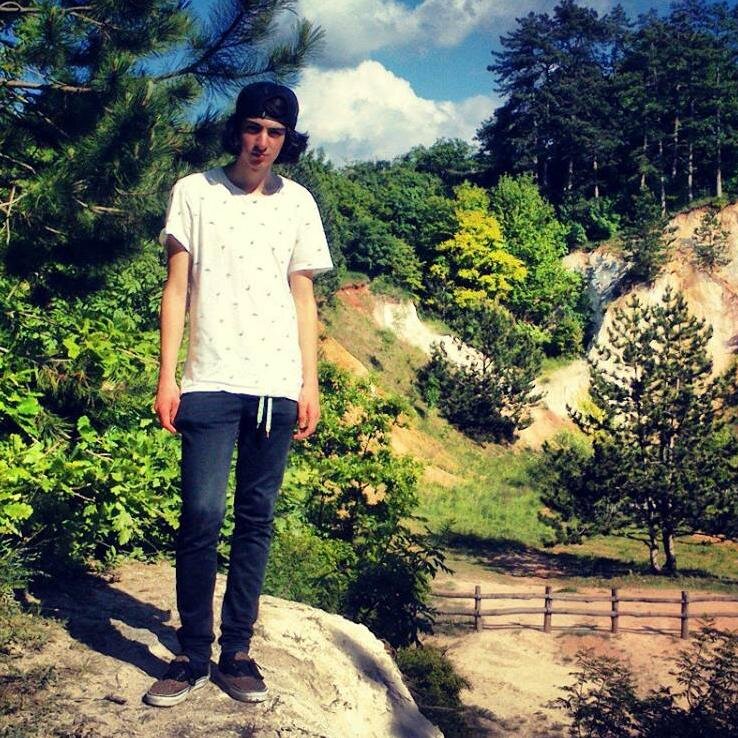 17 | Hungary | heterosexual | forever alone | Rock | Hardcore | Metalcore | and more style|Skateboarding | autofobia | @ChelseaGrinUT retweeted me.\m/ [13/7/13]