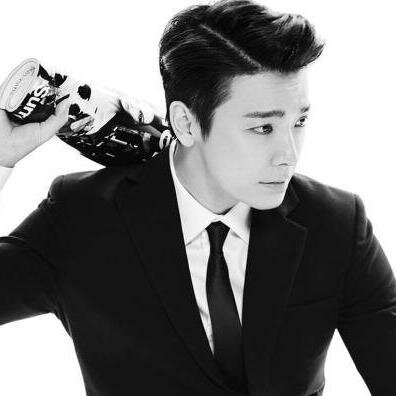 จงสะกด Follow and Followed me.                         Support:SUPER JUNIOR