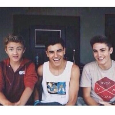 Two girls who wouldn't mind doing drugs with the Jacks