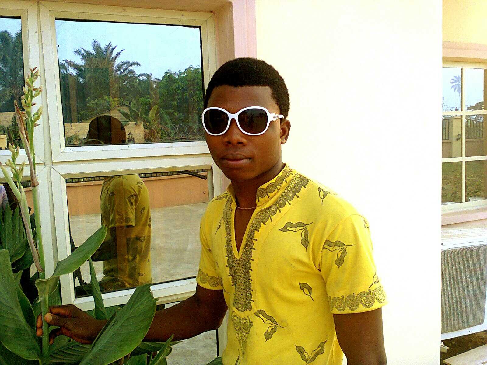 Am a NIGERIAN, A young singer, song writter,dancer, comedian and a socialogy man.u can invite me by email @ jostarlover@gmail.com