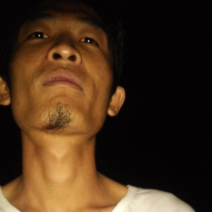 vui vẻ & hơi không đẹp trai cho lắm..