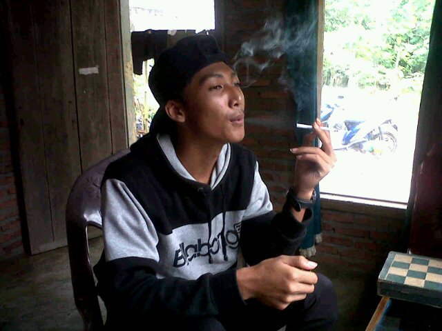 erlangga412's profile picture. Andai aku bisa dapat mengulangi , aku akan mengulangi sebaik mungkin ☺