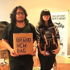 Tas bergaya trendy dengan kantong laptop di dalamnya. Cocok untuk Kamu yang ingin bergaya trendy || Call/SMS: 085 292 050 489 || pin BB: 2726238F
