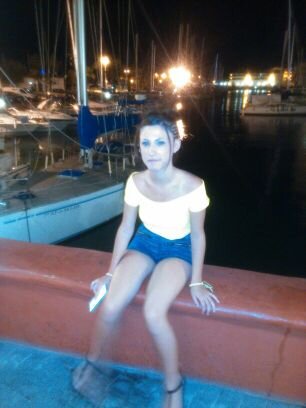 No te coompliques, disfruta,,no tee queejess, aprendee,,no tee enojees, Sonrriee!! :D