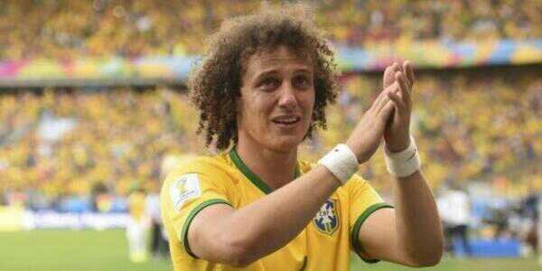 since: 27-06 @davidluiz_4 meu anjo, te amo. Carismático, humilde, querido, fofo, gentil, maravilhoso , zagueiro, #VaiiBrasil Fã de CR7, Hulk, Ney, etc