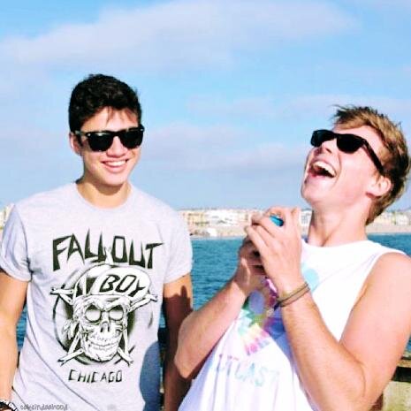free smile follow - @dukeofmuke