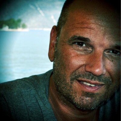 | Online & Offline Media | Cross Media Strategy | Mobile Marketing | Social Media | Programmatic Buying |