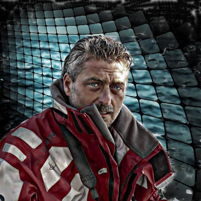 Fotografo naturalista, studioso del mondo marino, giornalista, pescecanologo, scrittore, ambientalista, SharkOn! owner.