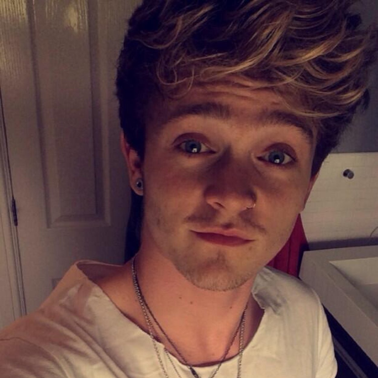 Connor ball and pizza  
My main:@endlesslyash
