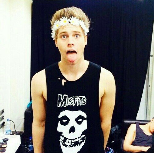 Emma. 5 Seconds of Summer. ♥
