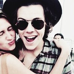 You make Harry strong, happy! Never forget this, smile babe youre beautiful and Harry loves you so much, my love.