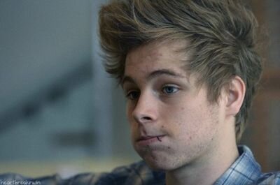 free follow from @5SOSHXRAN_ please follow her thank youu