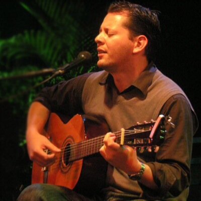 Cantautor, Médico. Escribo canciones inspiradas en la vida real desde 2004