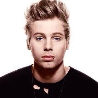 I gave you a free follow so follow @damnastxn for me please