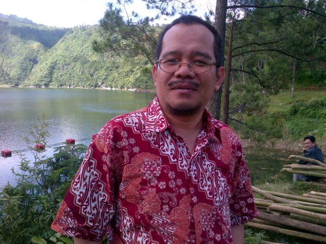 Alumni PII, wartawan eks Tab DeTIK, Media Indonesia, dll. Pernah Stafsus Menkop/Mensos/Yunus Yosfiah/Stafsus Ka BNP2TKI