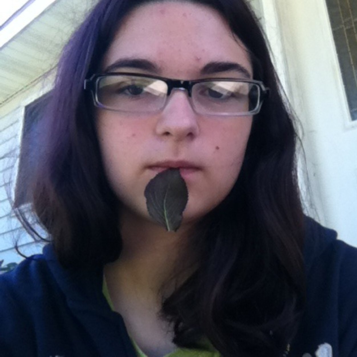 I am makayla elaine (no last name fo yo mofos) but most know me as Mini k or kayla who is lovely at fucking up