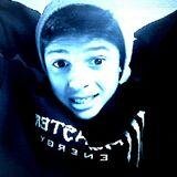 Hola, Me Llamo Facundo Me Gusta Jugar Al Fútbol 
Soy Belieberboy :)