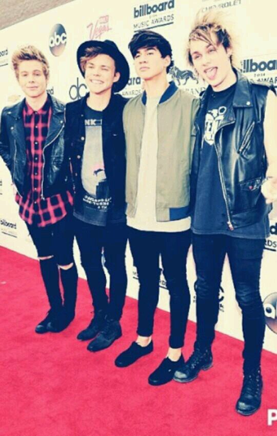 I'm kinda into 4 weirdo's oops