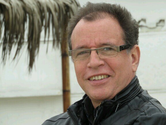 Especialista en Imagen Institucional, mark y desarrollo de la Cultura Organizacional de tu Empresa.
Escritor y poeta. 946 990 827