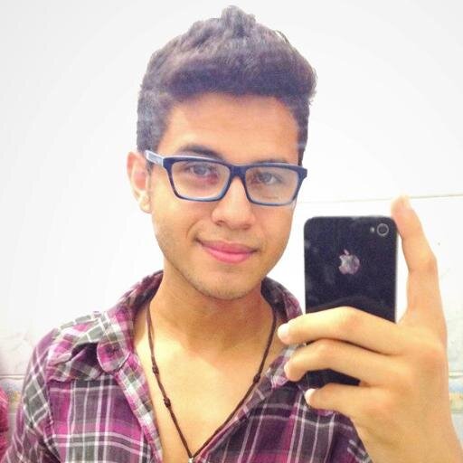 'DEUS em primeiro lugar, sou cearense de coração, estudo Letras e amo o meu curso, os animais e mais ainda minha família. Tenho 18 anos e sou feliz²