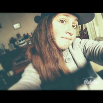 13 años. Directioner. HarryLiamLouisNiallZayn♡.1DeMayoDel2014:') Tu la vez feliz pero mirala bien a los ojos, cariño la destrozaste:$