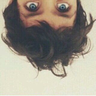 ‏‏‏‏أمي♡     ‏‏♪
يامنِ تحتِ قدميكِ الجنهِ ، 
اعذريني ان قصرتِ يومـــآَ 
♥
