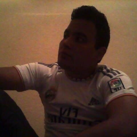 Me considero una persona ambiciosa, amante de los DEPORTES,siempre digo lo que pienso,mi mayor sueño en la vida es ser el mejor periodista deportivo..