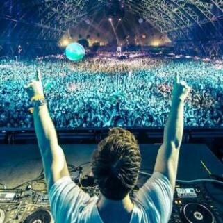 Armin, Tiesto, W&W, Blasterjaxx, Sebastien Camelot, Avicii, hardwell, cosmic gate and Dash Berlin